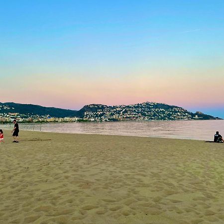 Roses Beach Экстерьер фото